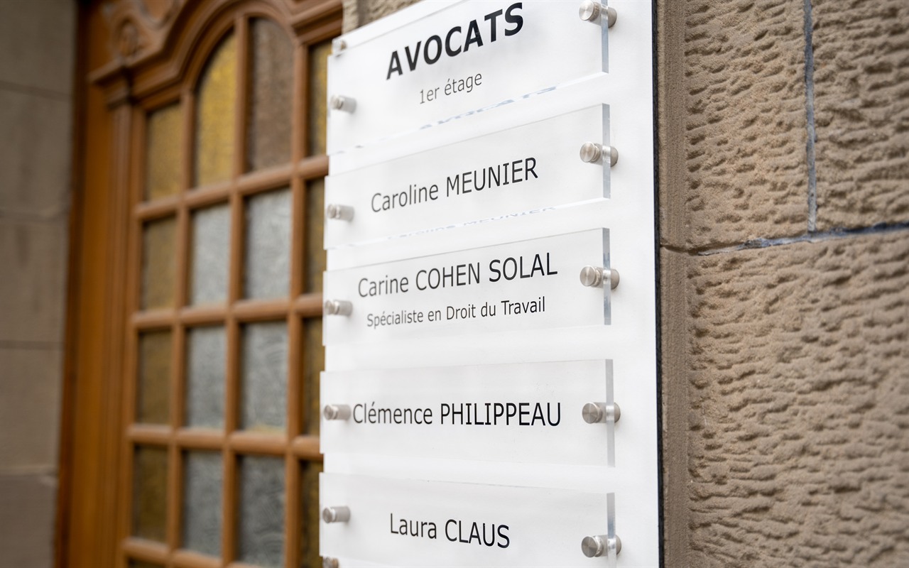 Plaque du cabinet d'avocats Caroline Meunier