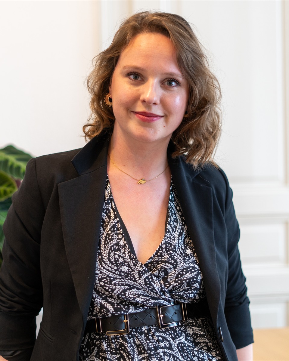 Portrait de Me Laura Claus, avocate collaboratrice